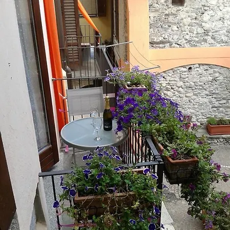 Romantica Piazzetta Appartamento Omegna